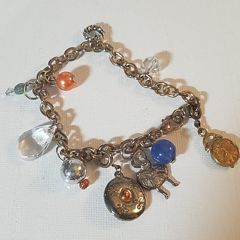 15" Gold Tone Multi Charm Bracelet Mexican Theme.